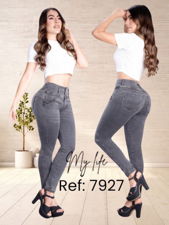 https://images.capellinijeans.info/1765949580.jpg